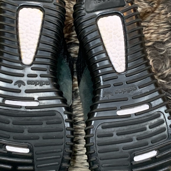 Adidas Yeezy 350 Boost Low Kanye West Triple Black Pirate Black AQ2659 BB5350 - Picture 10 of 11